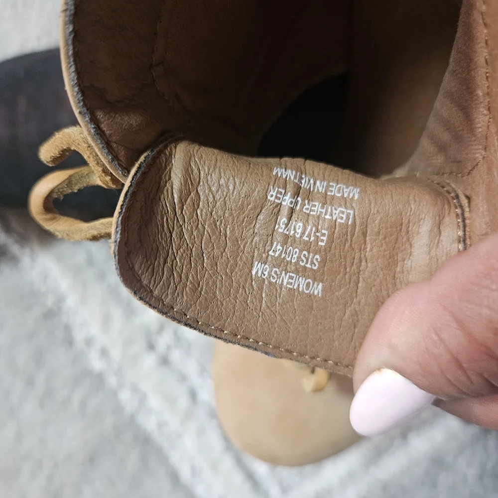 Sperry elegant tan